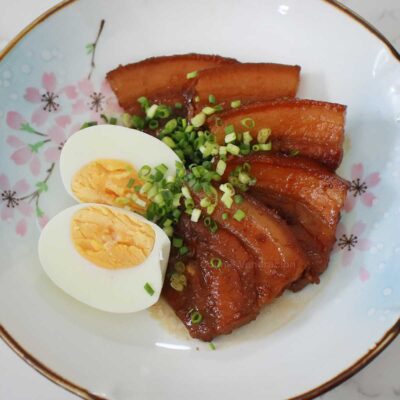 Japanese braised pork belly (buta no kakuni)