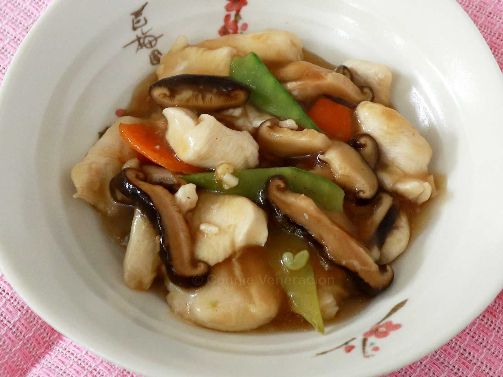 Moo goo gai pan (chicken and mushroom stir fry)
