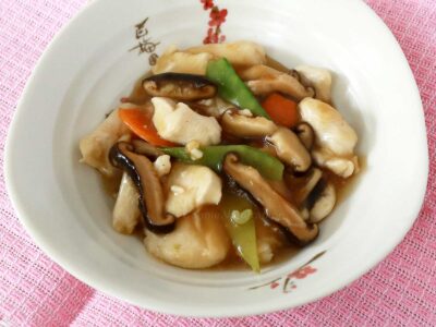 Moo goo gai pan (chicken and mushroom stir fry)