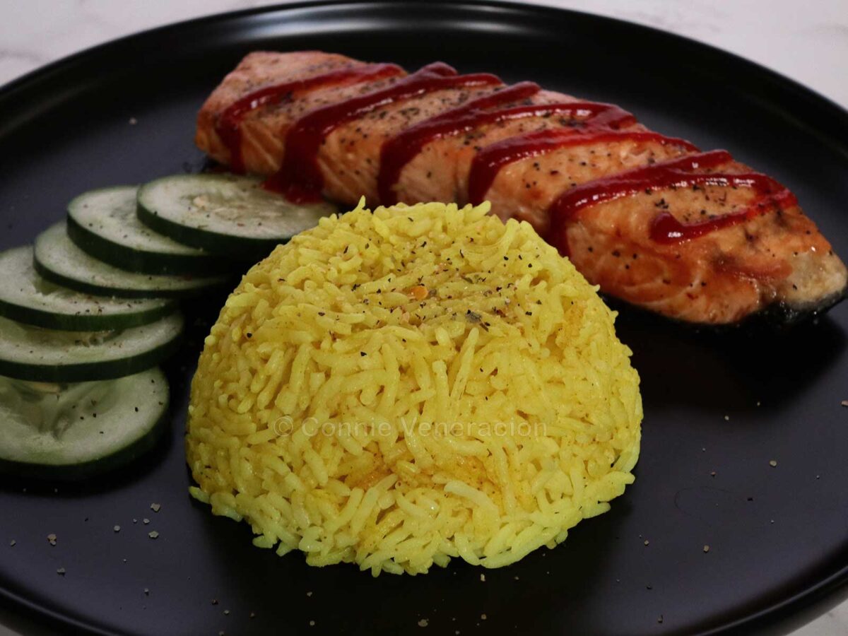 Indonesian yellow rice (nasi kuning)