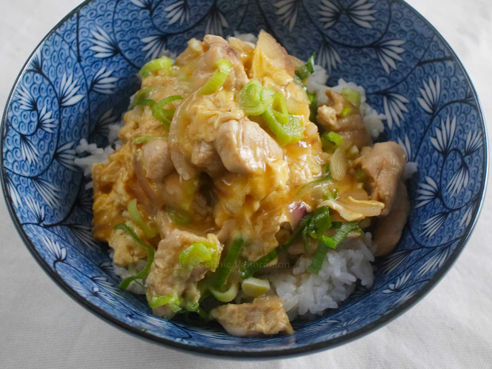 Japanese chicken and egg rice bowl (oyakodon)