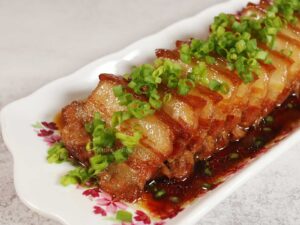 Chinese red-braised pork belly (hong shao rou)