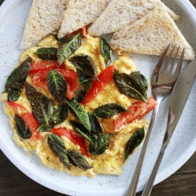 Scrambled eggs a la Margherita