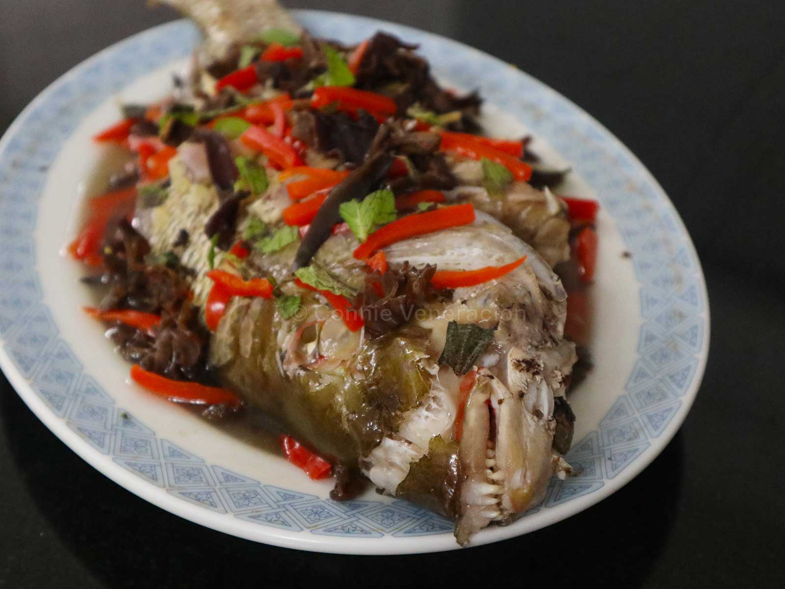 Steamed whole fish with wood ears
