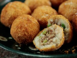 Taro puffs (wu gok)
