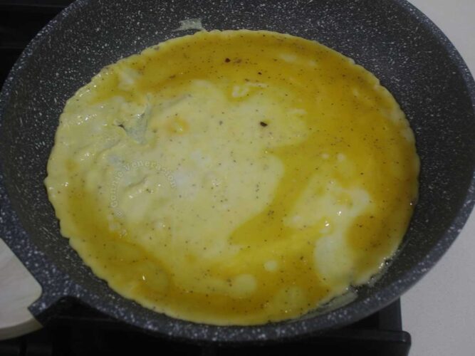 Cooking omelette