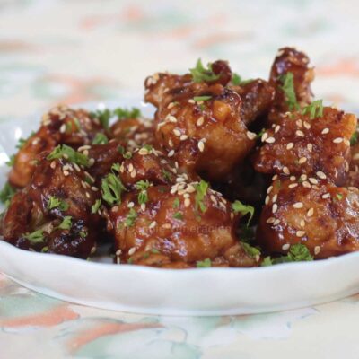 Crispy cauliflower florets with Buffalo sauce