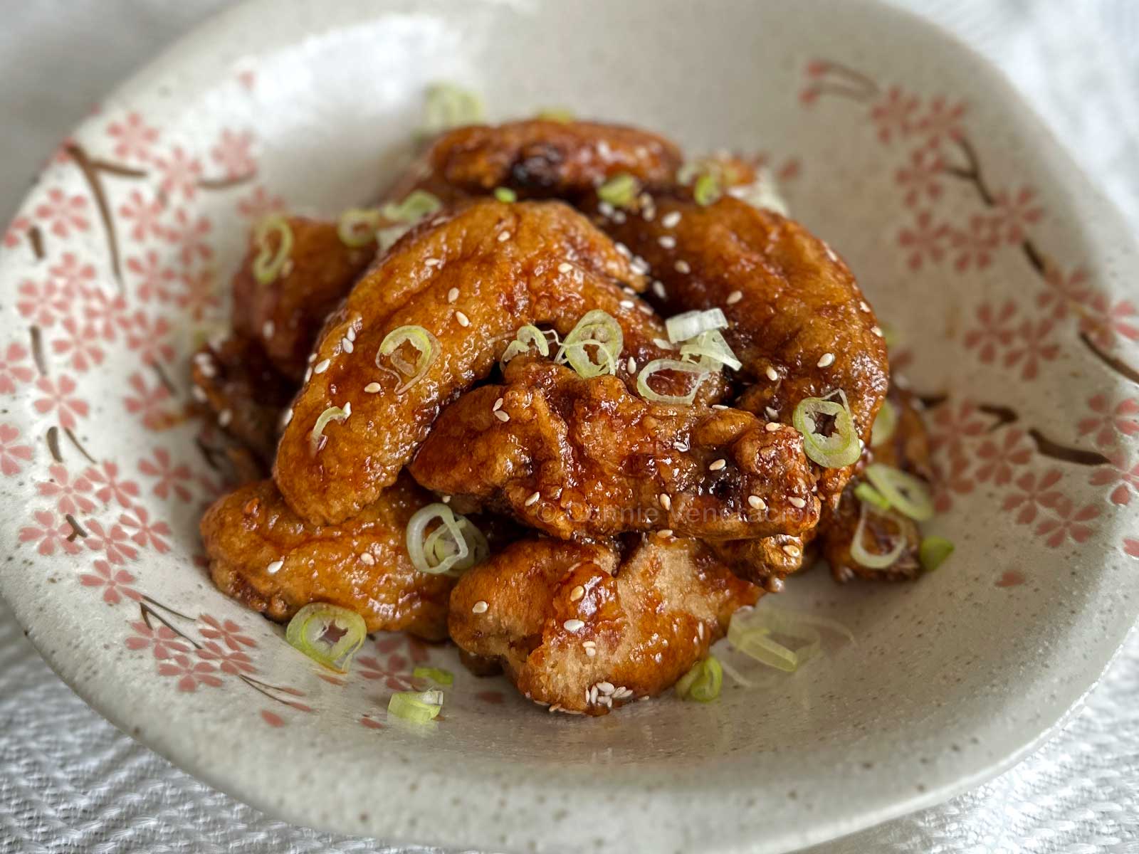Japanese fried chicken wings (tebasaki)