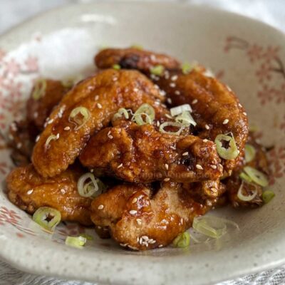 Japanese fried chicken wings (tebasaki)