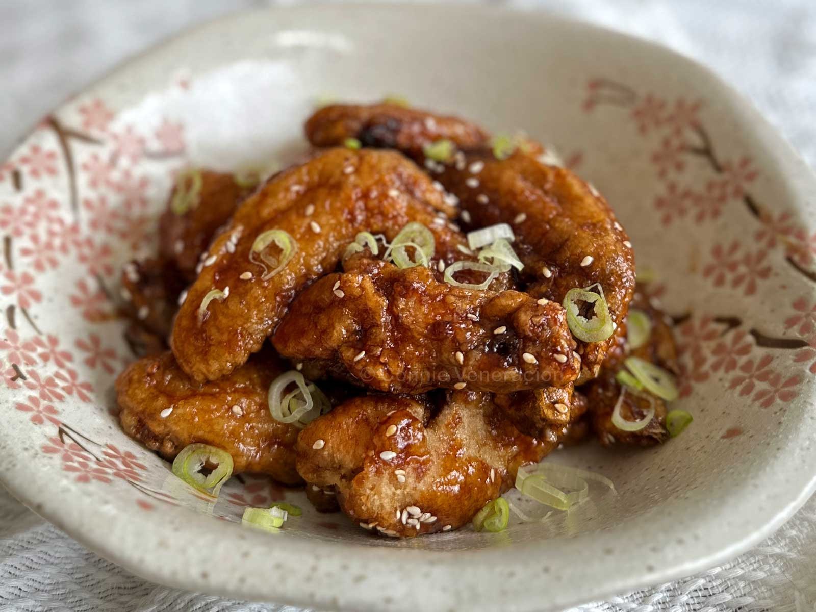 Japanese fried chicken wings (tebasaki)