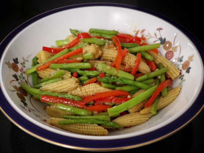 Asparagus and corn with garlic butter