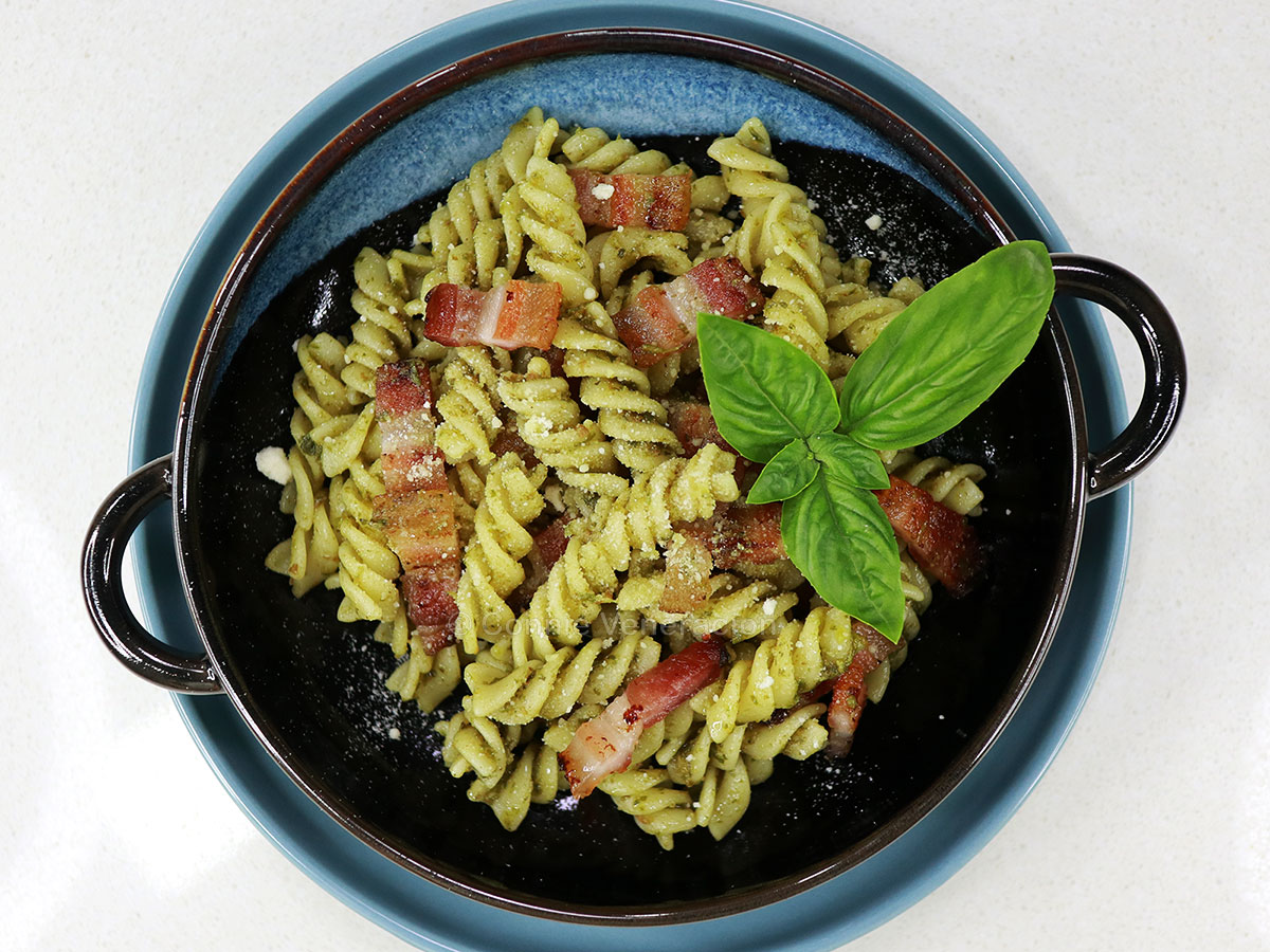 Bacon pesto pasta