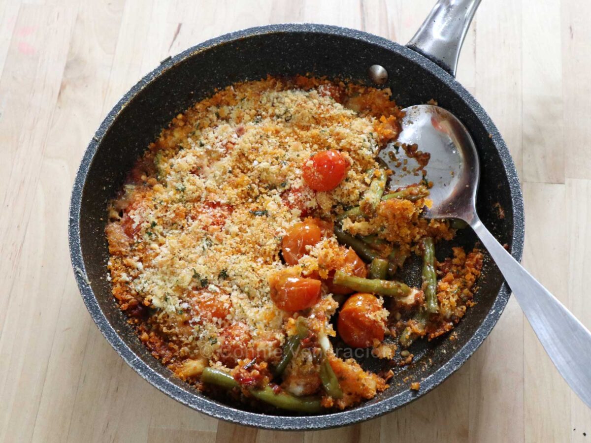 Baked green beans and cherry tomatoes