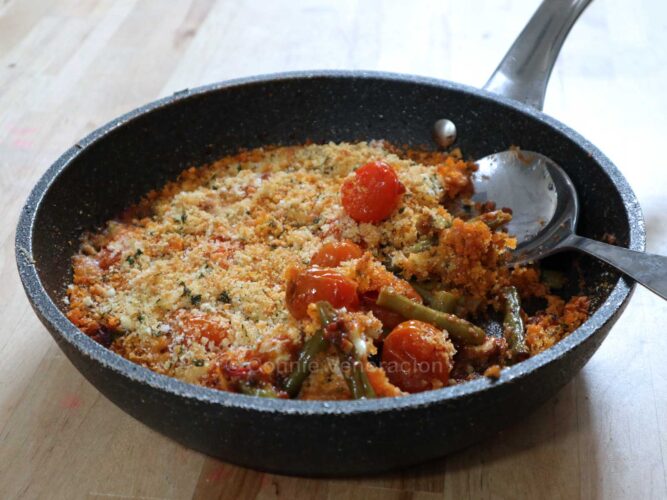 Baked green beans and cherry tomatoes