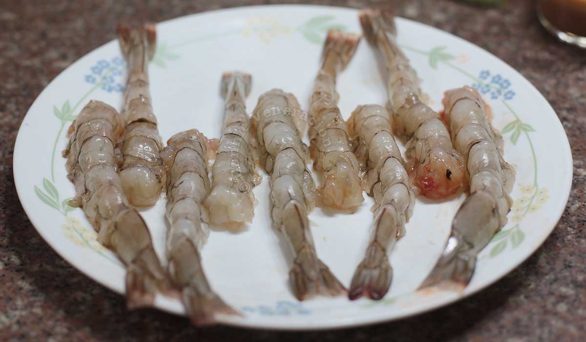 Shelled shrimps prepped for tempura
