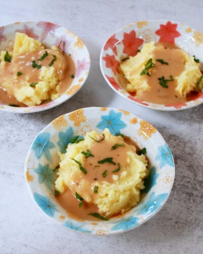 Mashed potatoes with onion gravy
