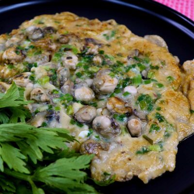 Taiwanese-style oyster omelette