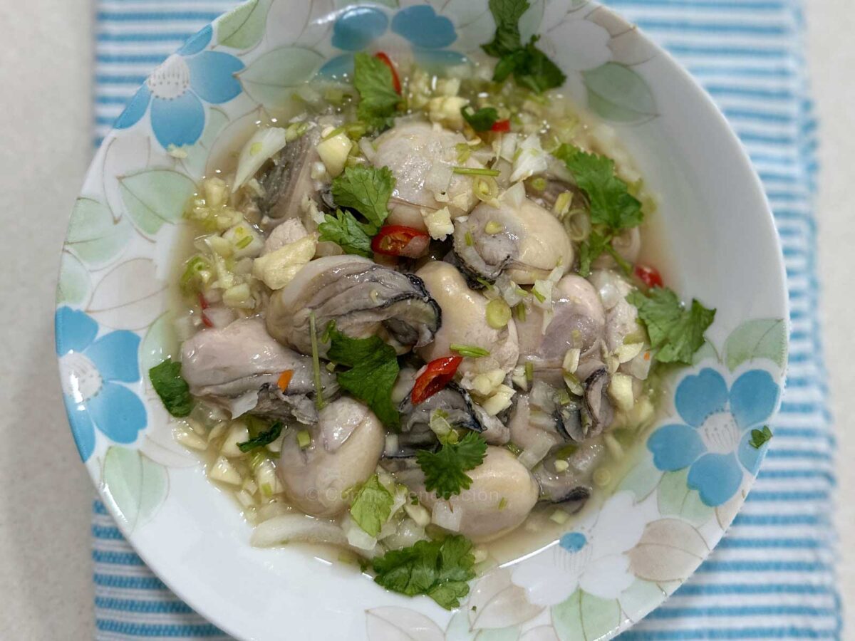 Oysters with chili garlic lemongrass sauce