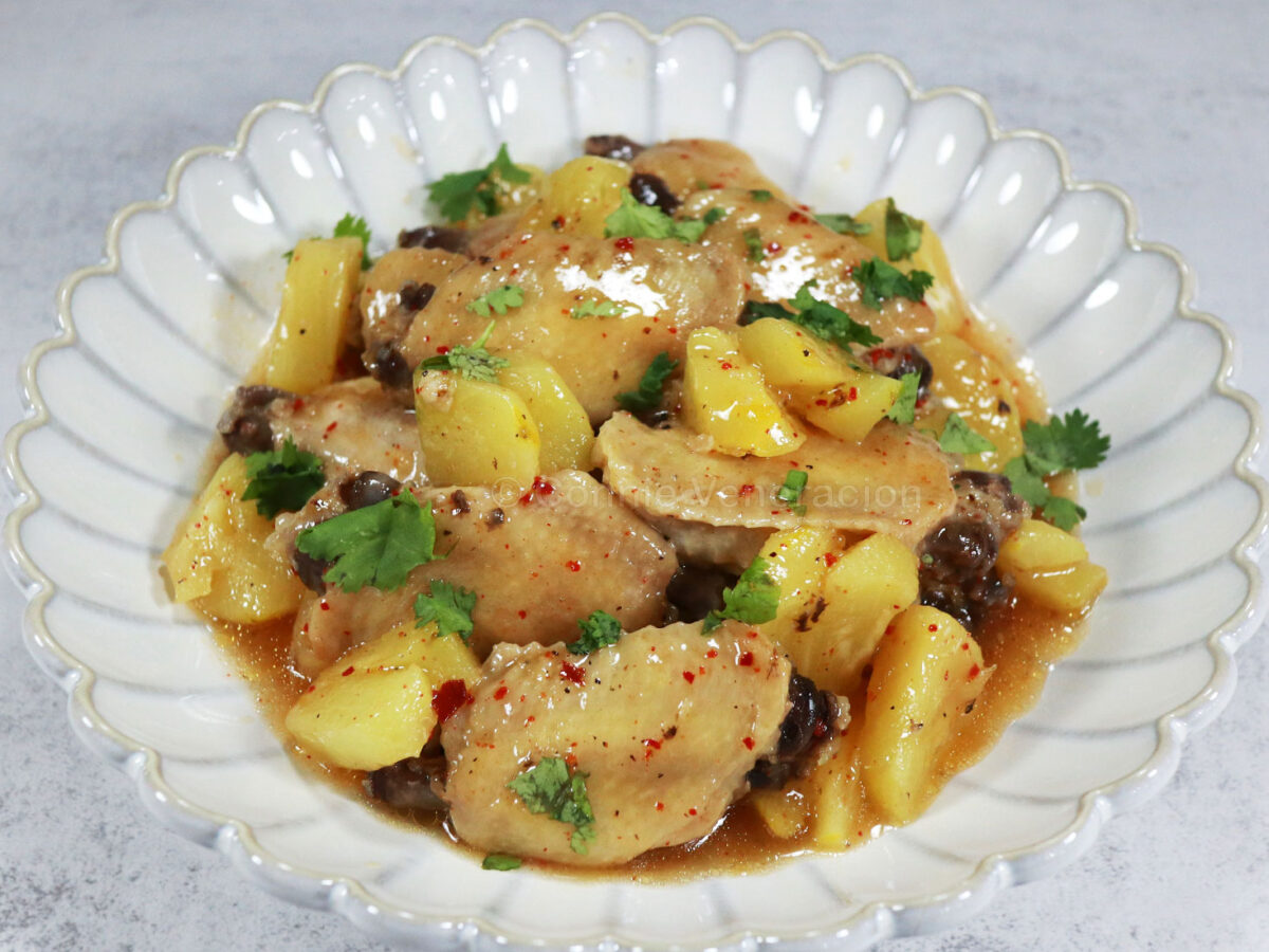 Pineapple chicken with ginger and chili
