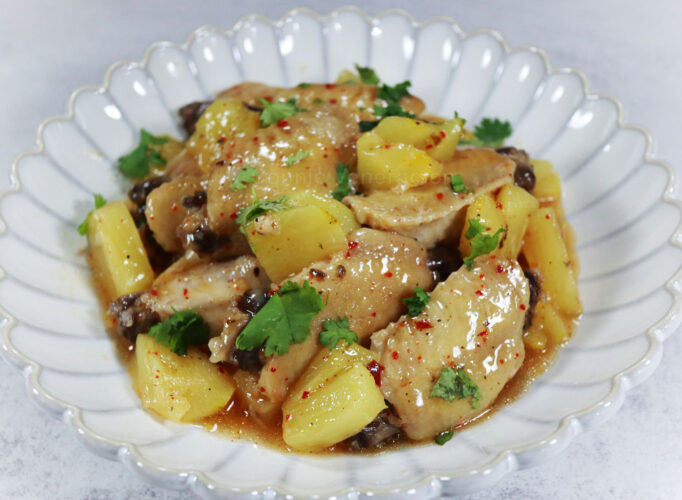 Pineapple chicken with ginger and chili