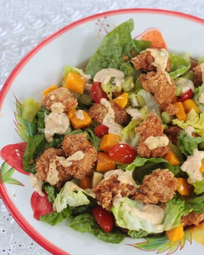 Popcorn chicken and vegetable salad