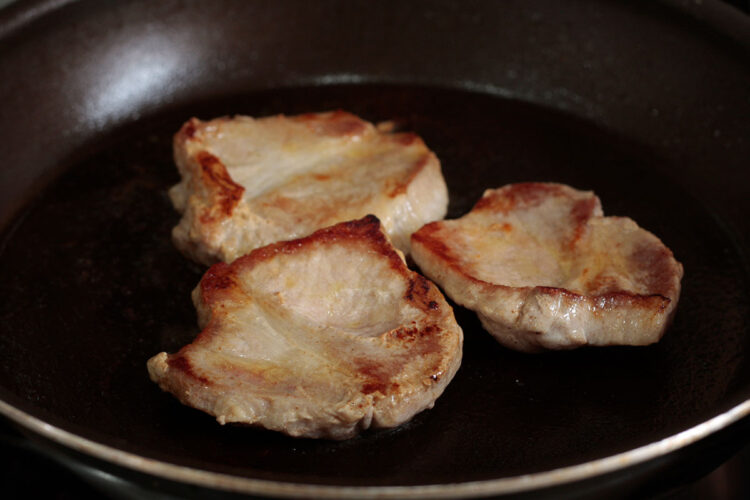 Browning pork chops