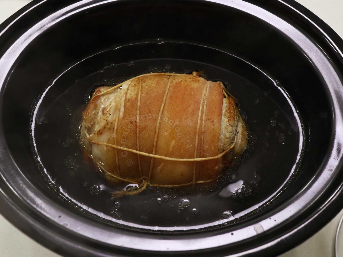 Slow cooking rolled pork belly