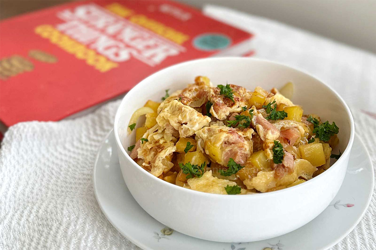Scrambled eggs, ham and potatoes
