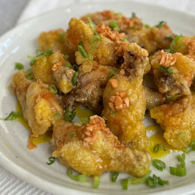 Fried chicken wings with lemon-orange glaze