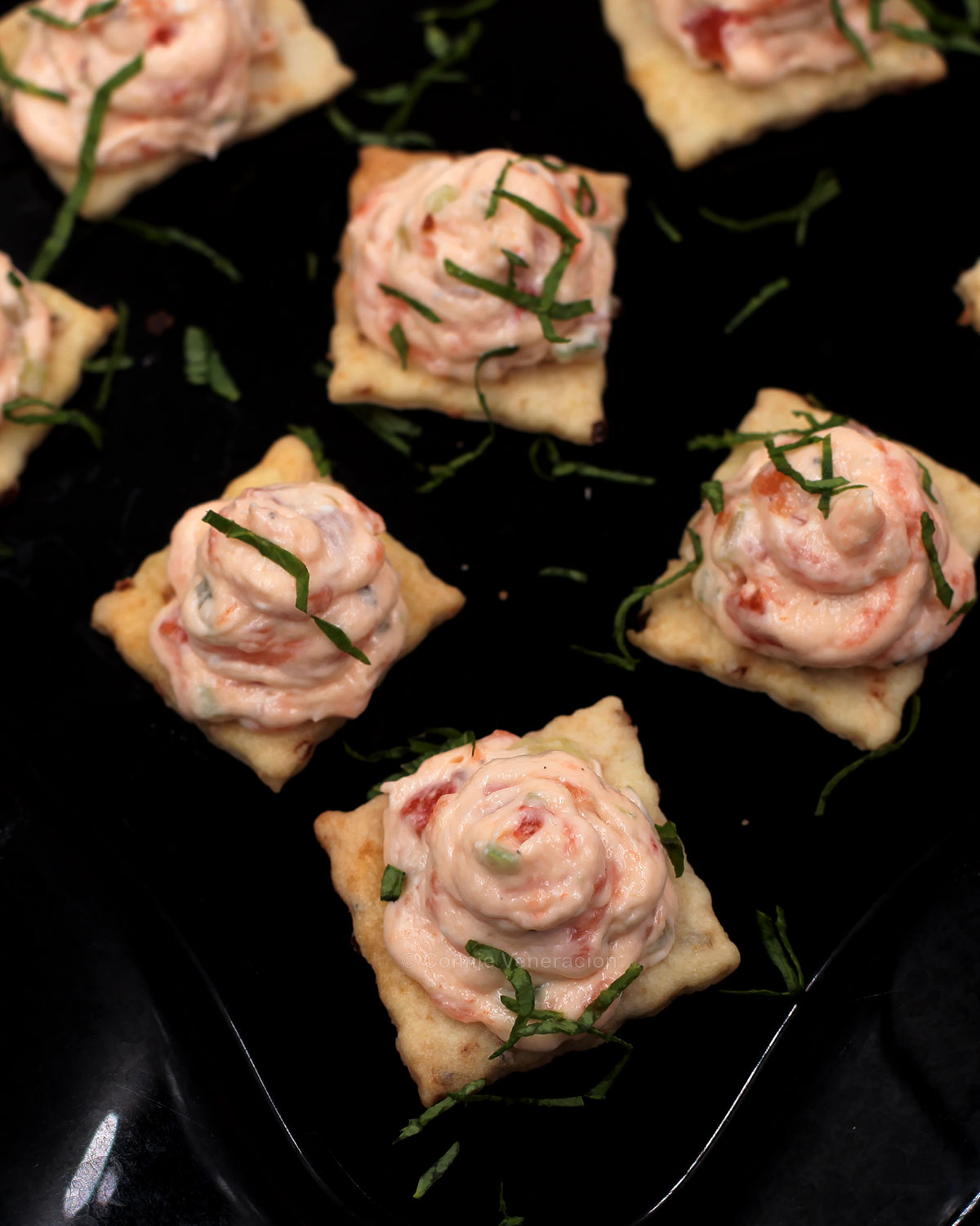 Smoked salmon and cream cheese pâté on crackers
