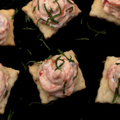 Smoked salmon and cream cheese pâté on crackers