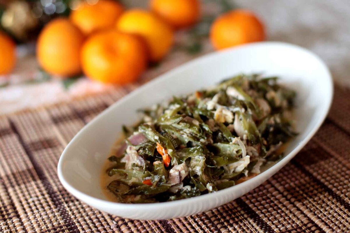 Sigarilyas at tinapang bangus sa gata (winged beans and smoked milkfish in coconut milk)