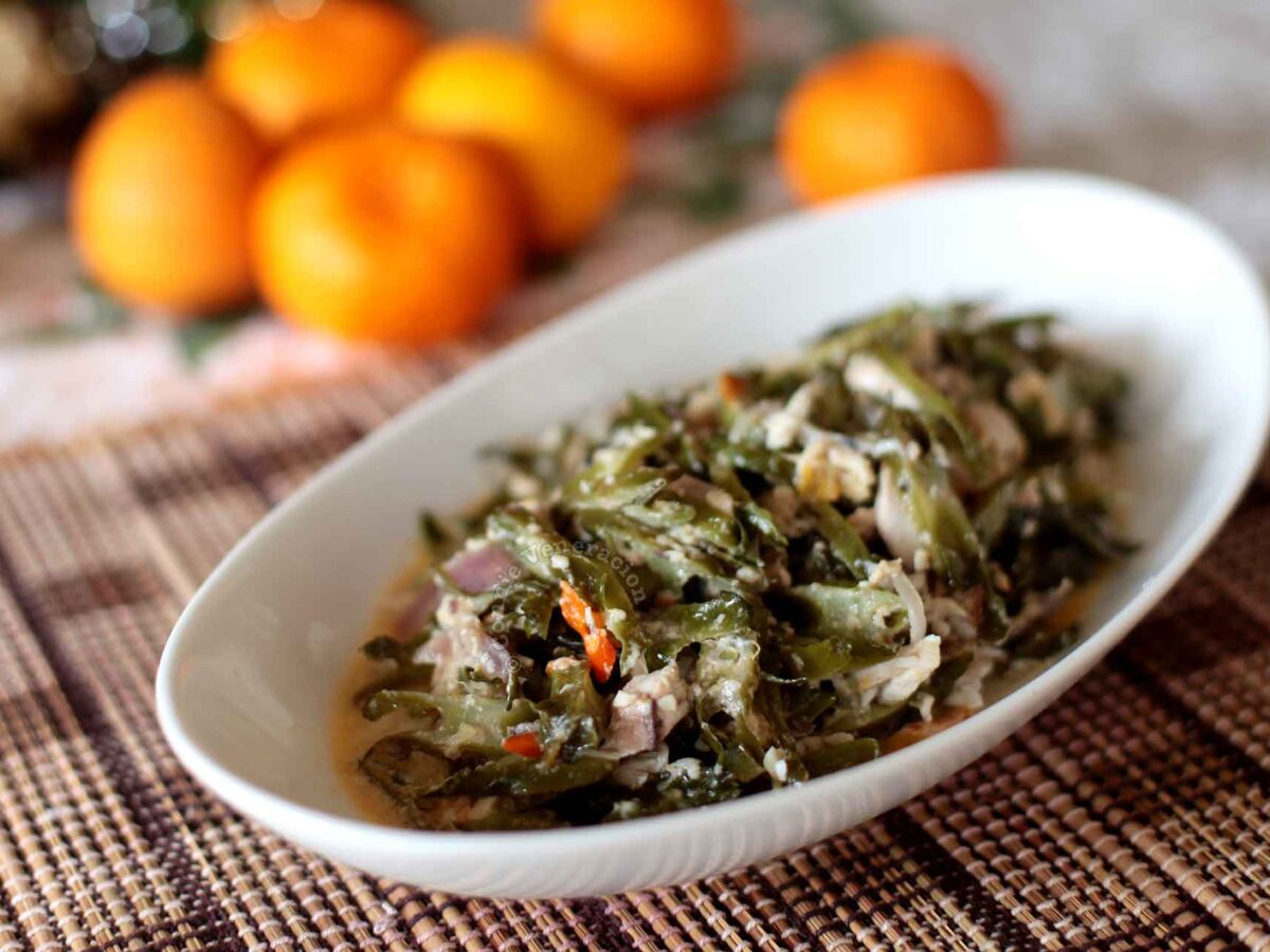 Sigarilyas at tinapang bangus sa gata (winged beans and smoked milkfish in coconut milk)
