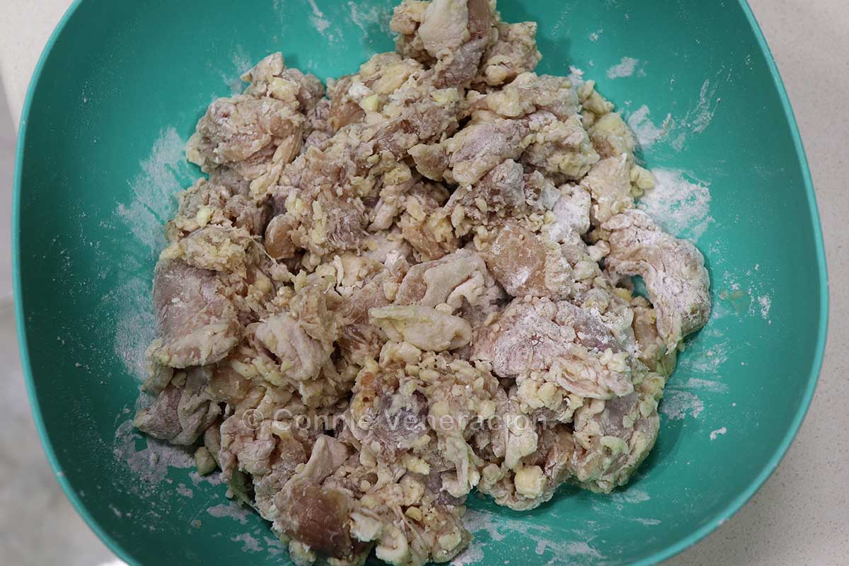 Floured marinated chicken