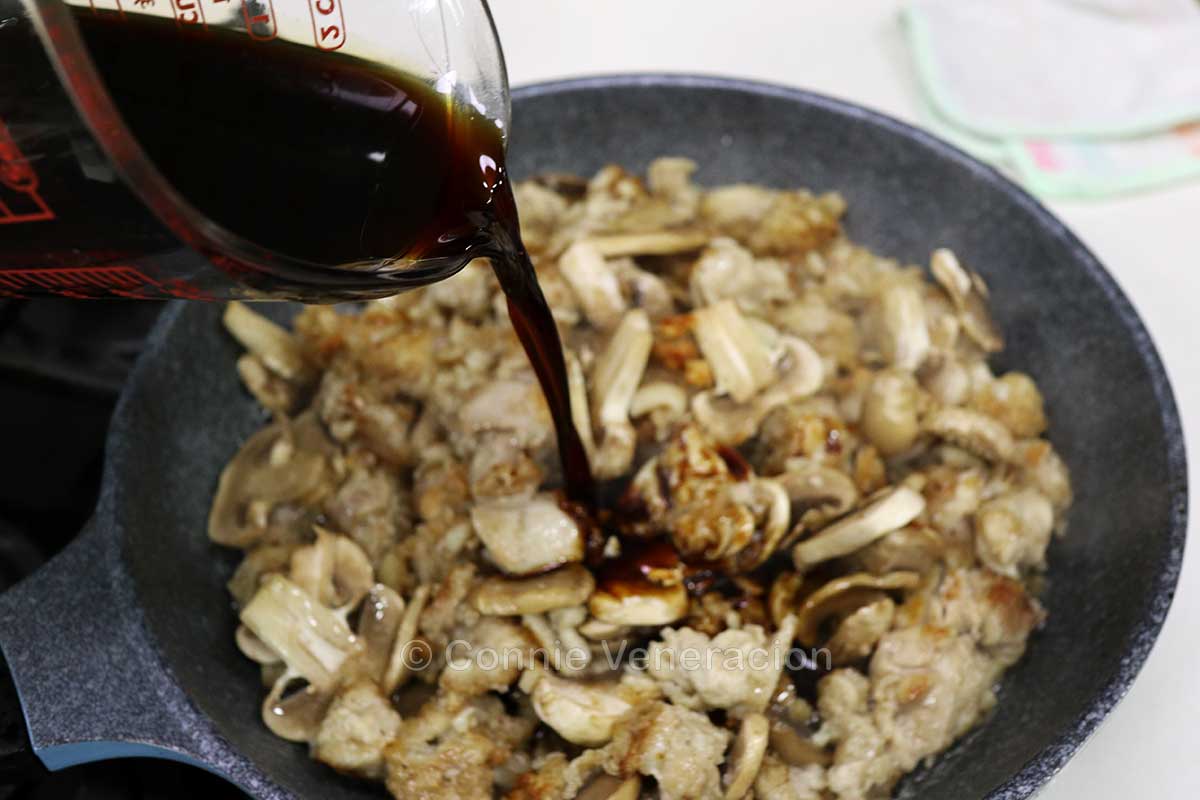 Pouring sauce over chicken and mushrooms