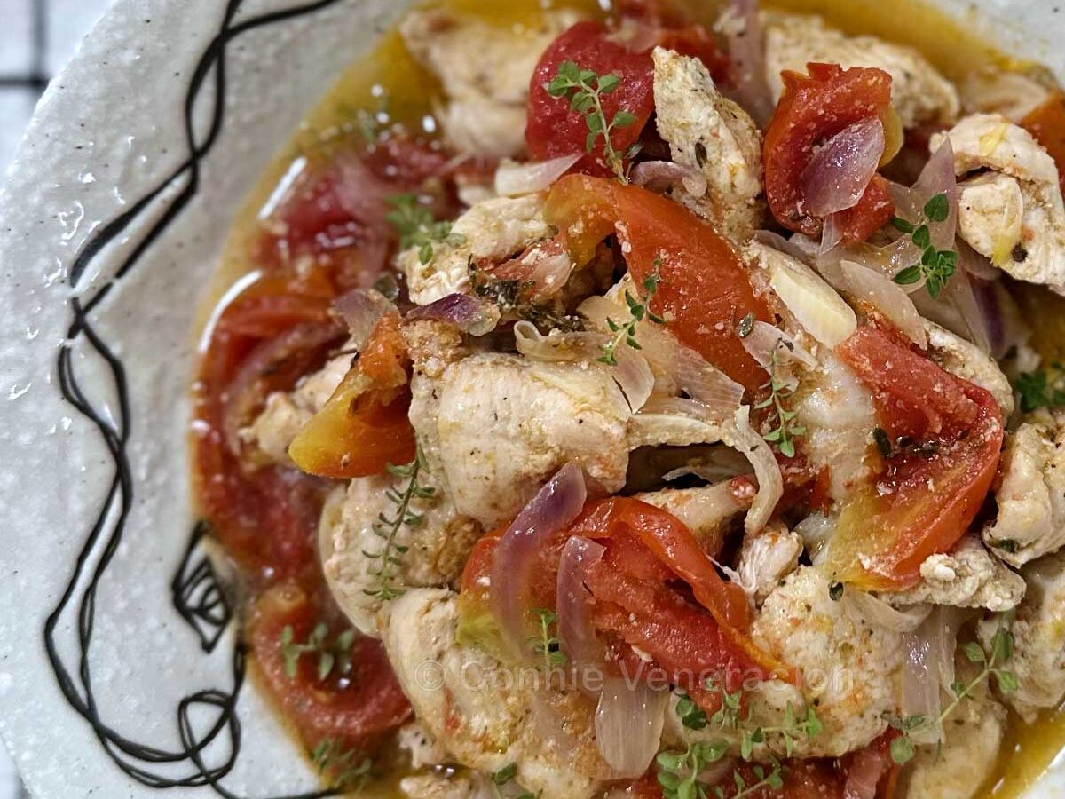 Chicken, tomatoes and thyme in olive oil