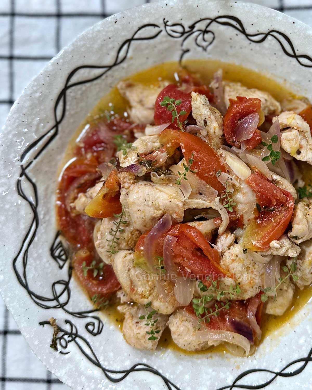 Chicken, tomatoes and thyme in olive oil