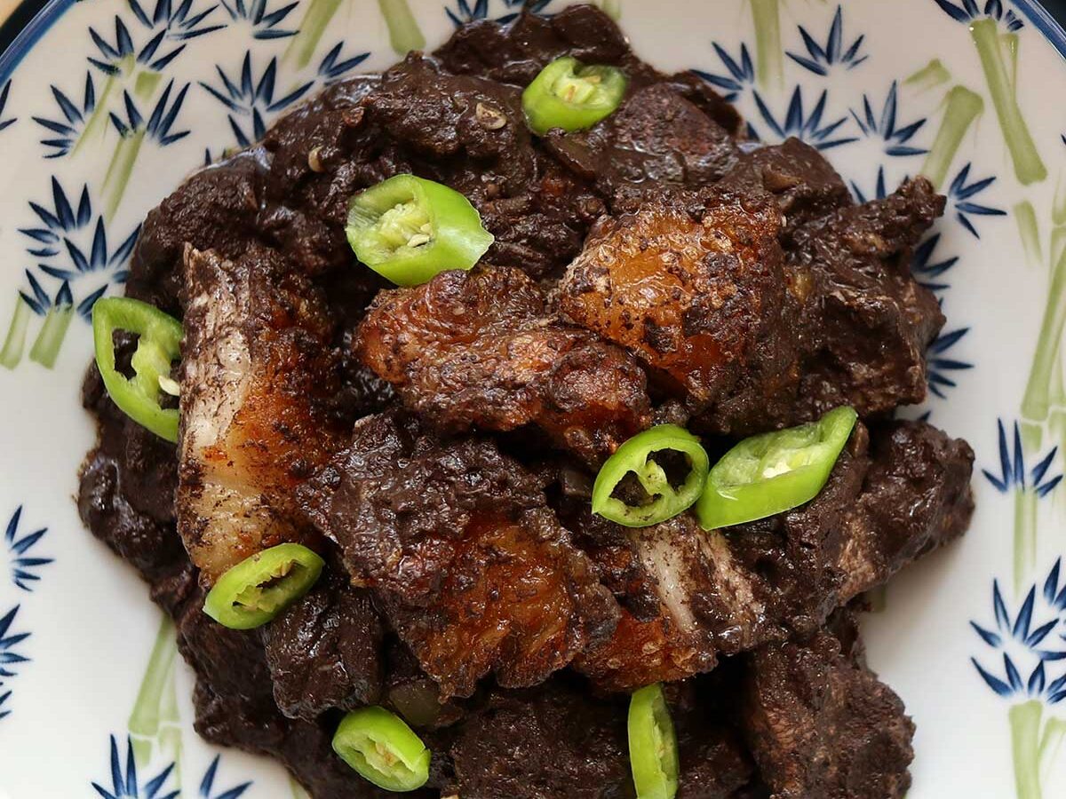 Dinardaraan (pork blood stew with crispy pork belly)