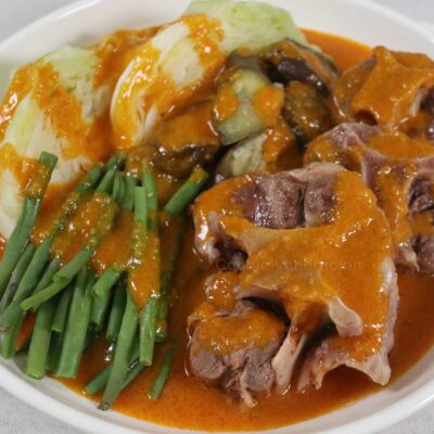 Oxtail kare-kare