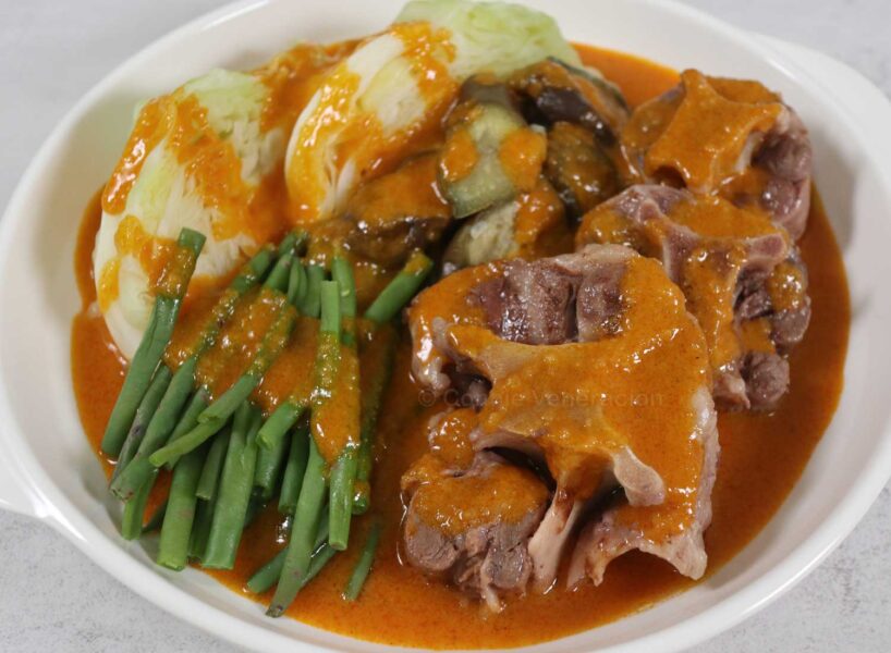 Oxtail kare-kare