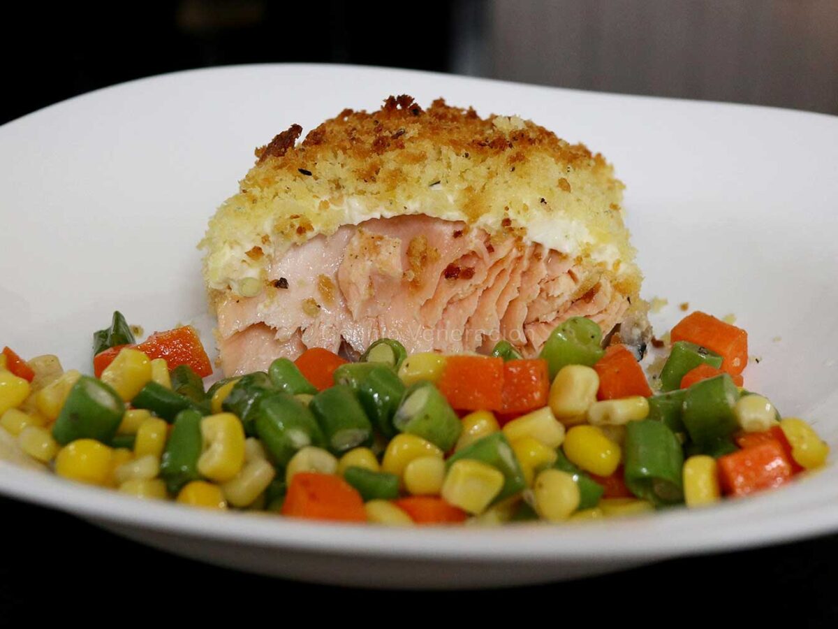 Cheesy baked salmon with crispy crumb topping