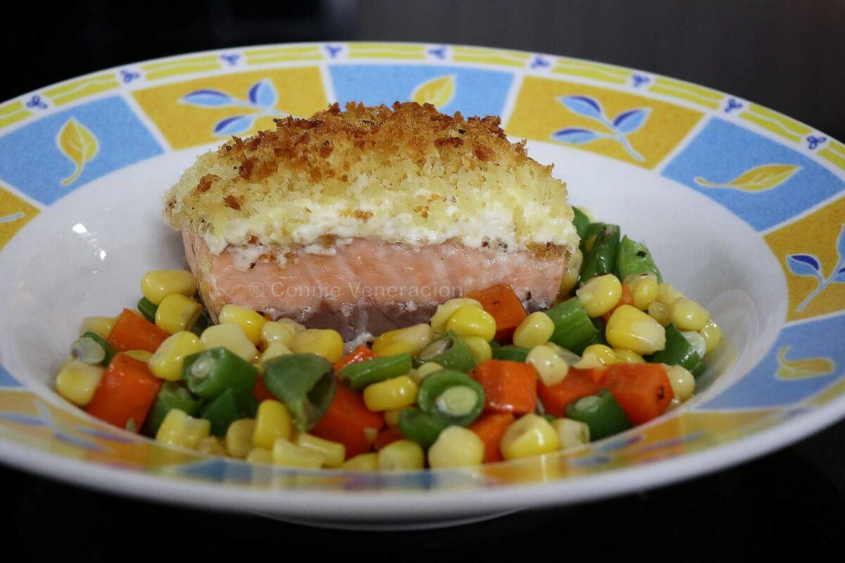 Cheesy baked salmon with crispy crumb topping