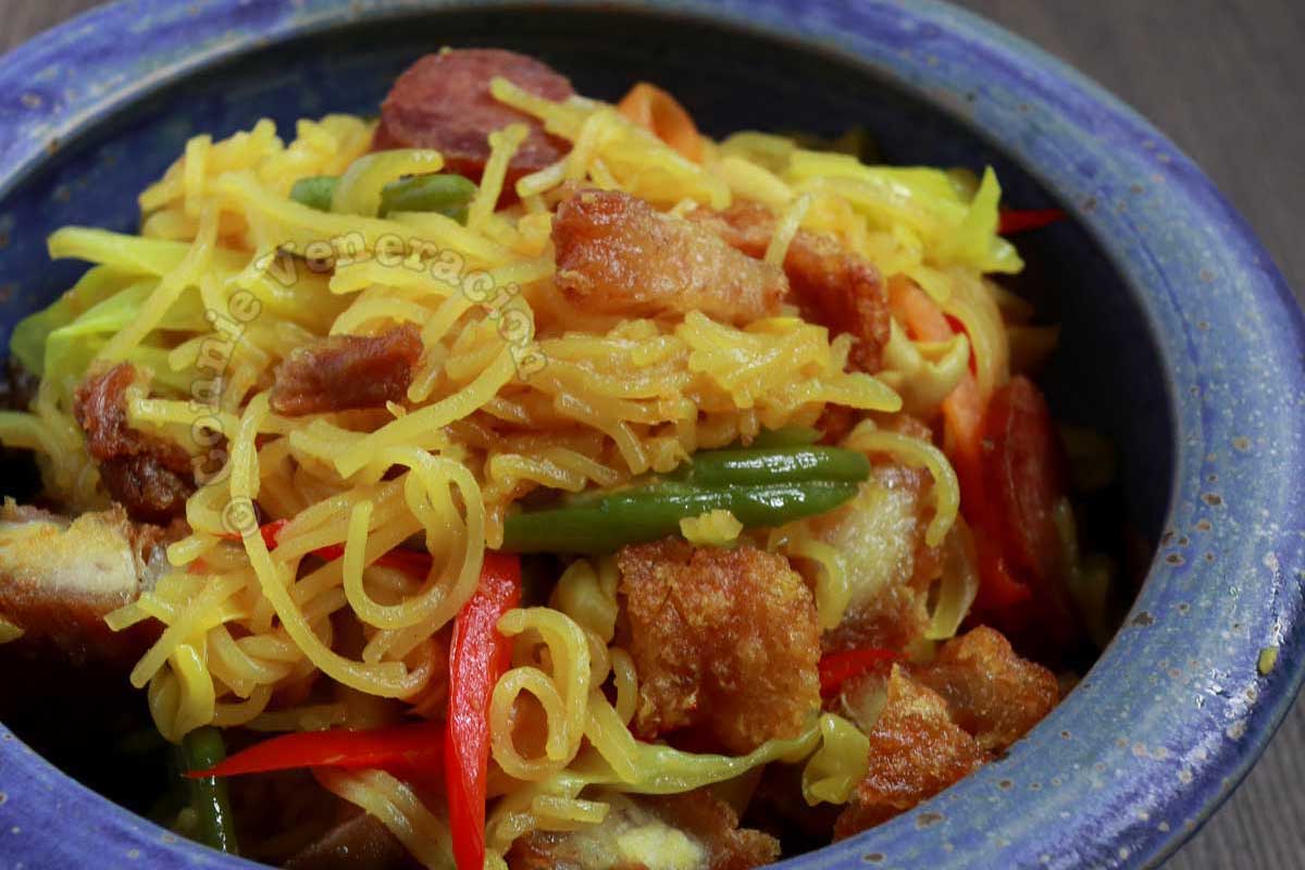Singapore noodles (curry bee hoon) with crispy pork belly
