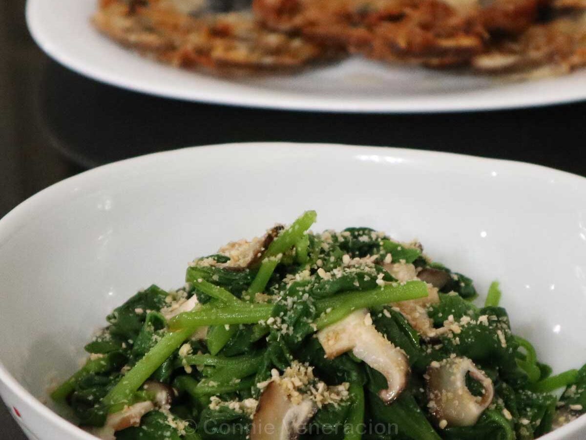 Japanese-style spinach and mushroom salad