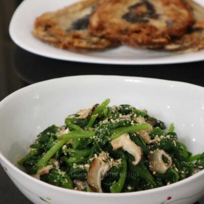 Japanese-style spinach and mushroom salad