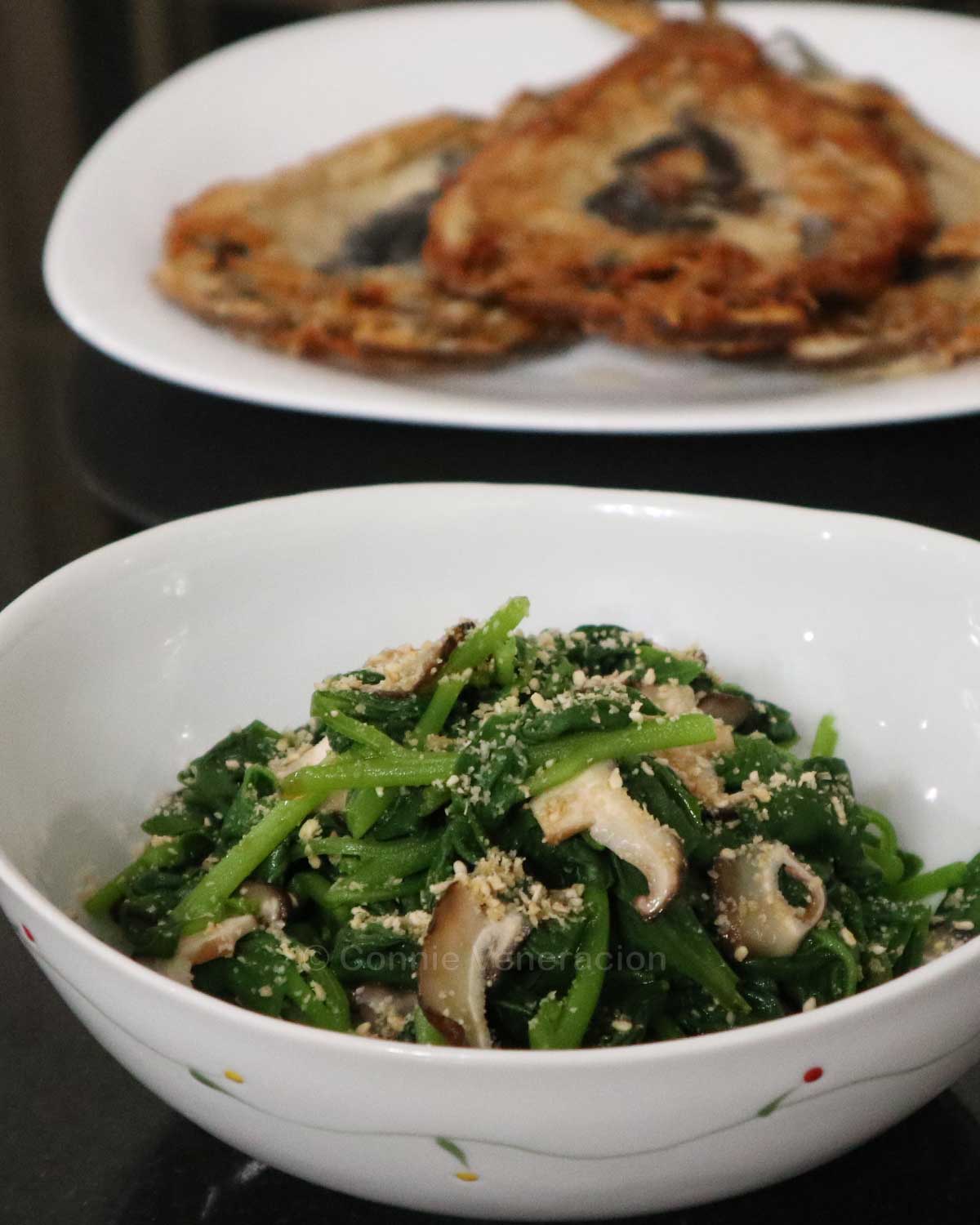 Japanese-style spinach and mushroom salad