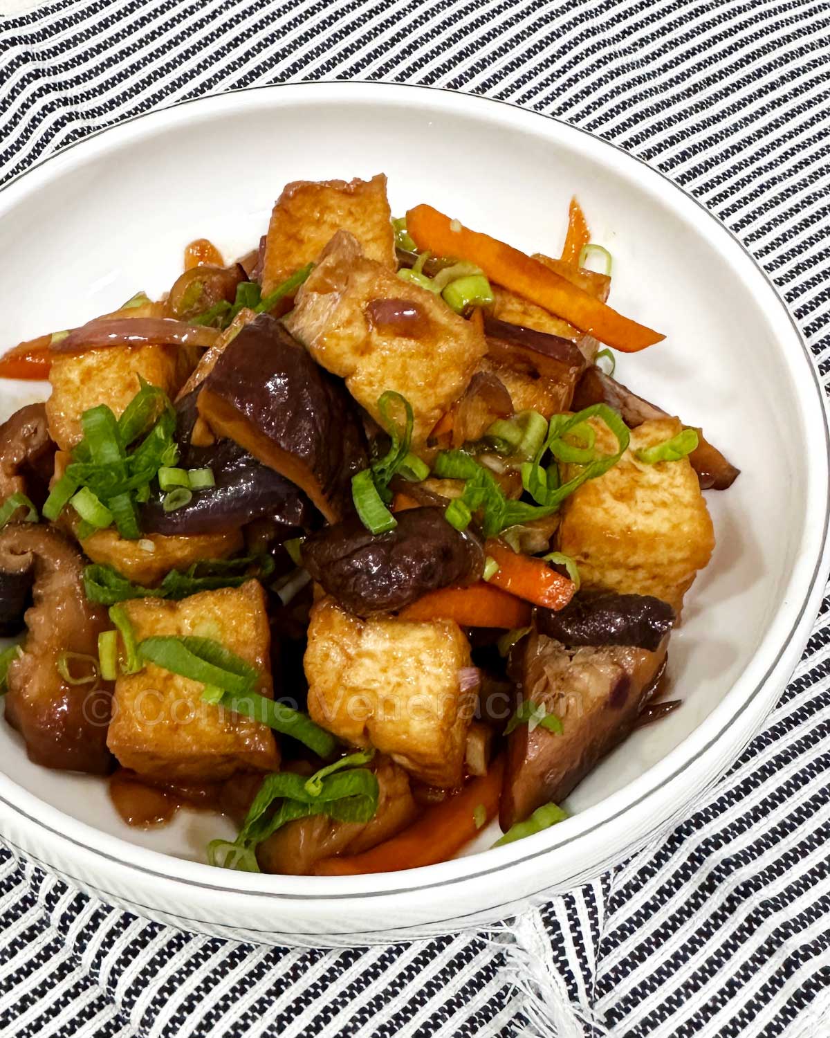 Tofu and shiitake in soy ginger sauce