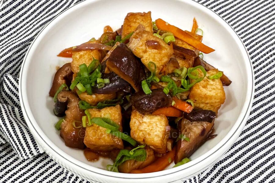 Tofu and shiitake in soy ginger sauce