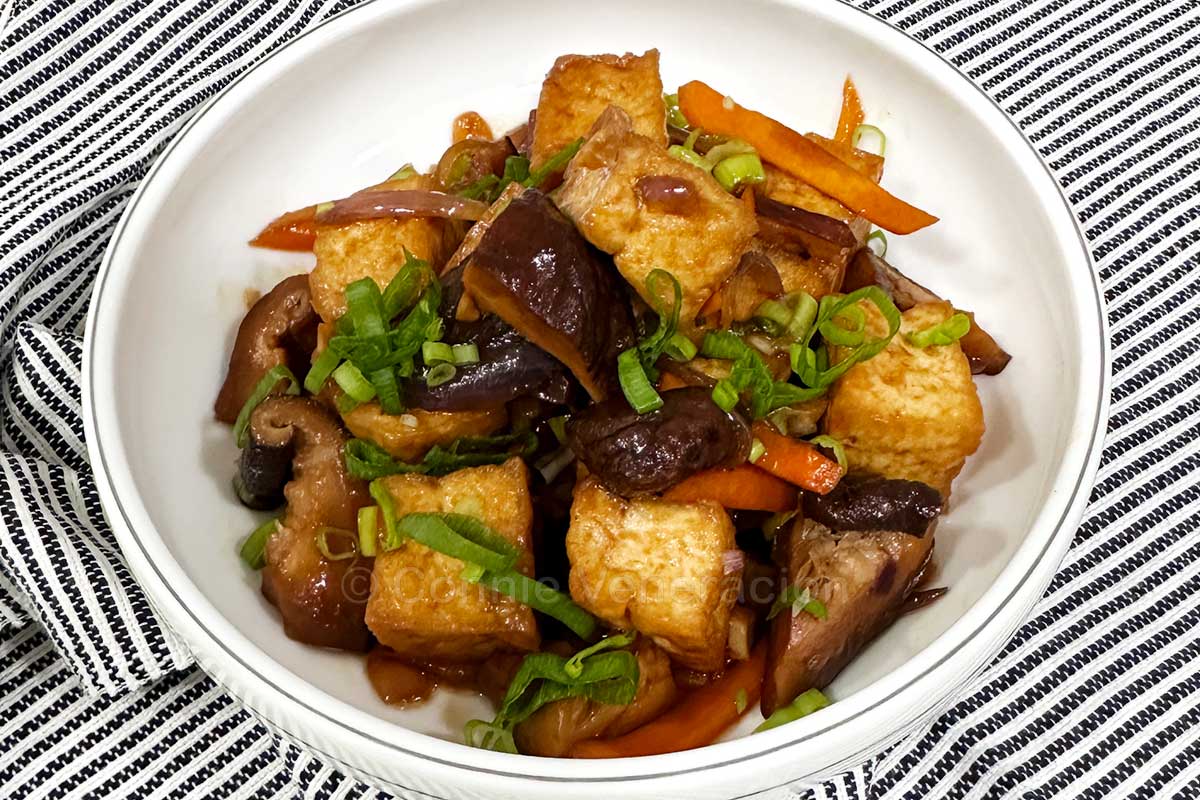 Tofu and shiitake in soy ginger sauce