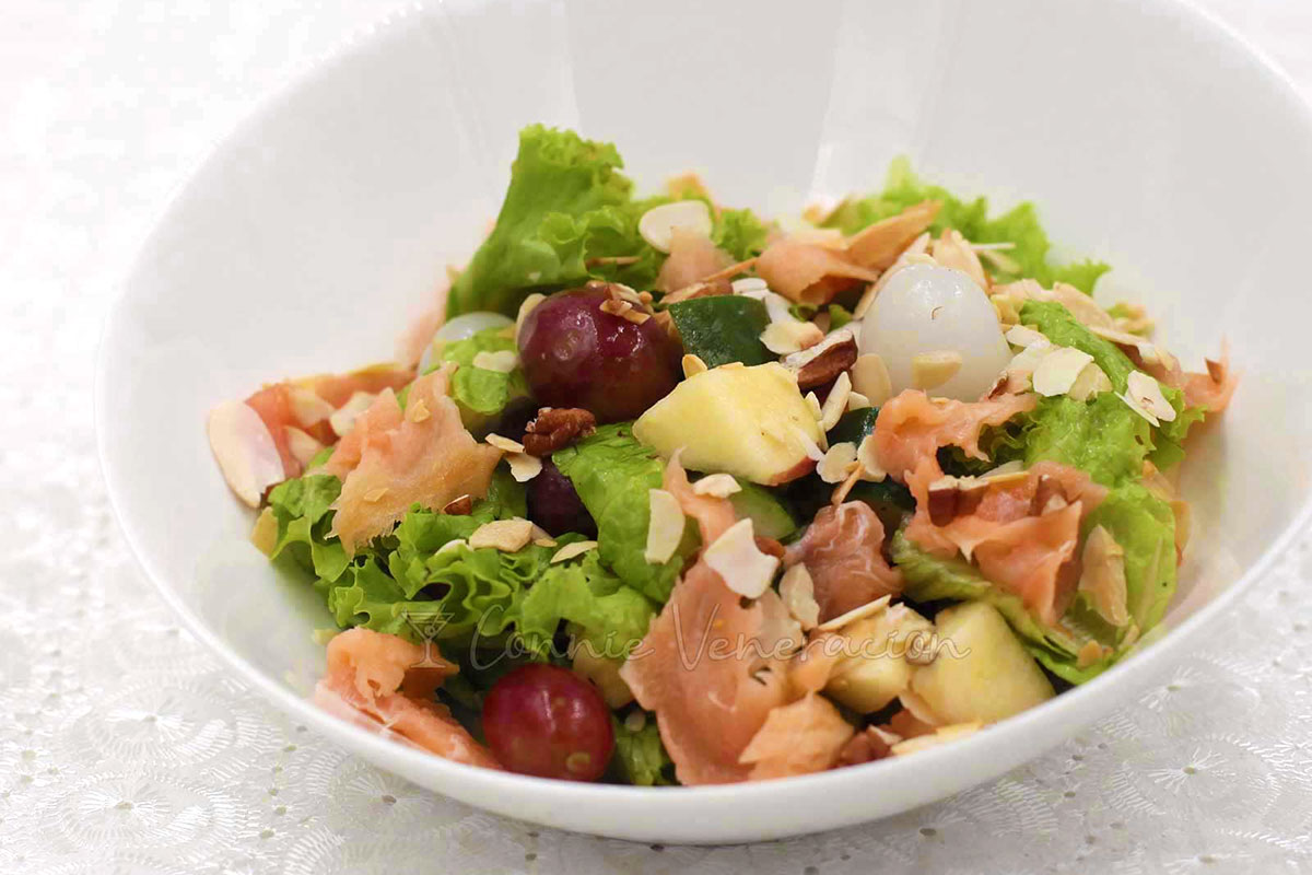 Smoked salmon salad with fruits and nuts